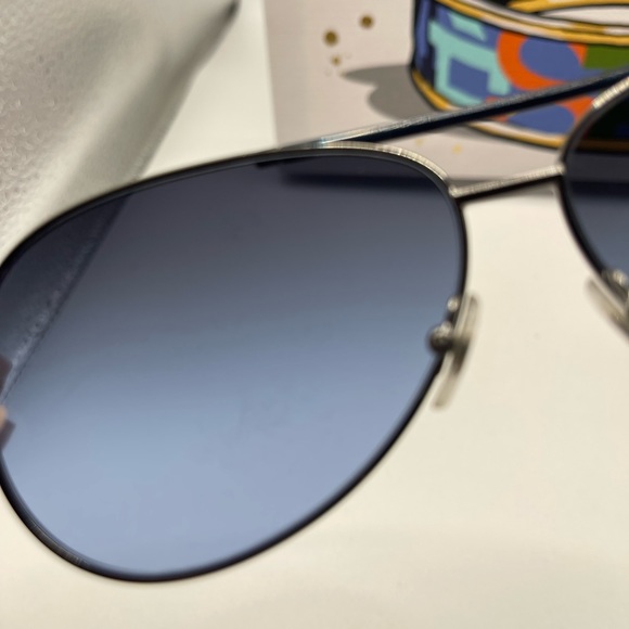Authentic Dolce & Gabbana Sunglasses - Picture 8 of 17